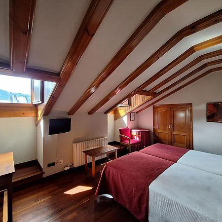 Hotel Aragueells Бенаске Екстер'єр фото