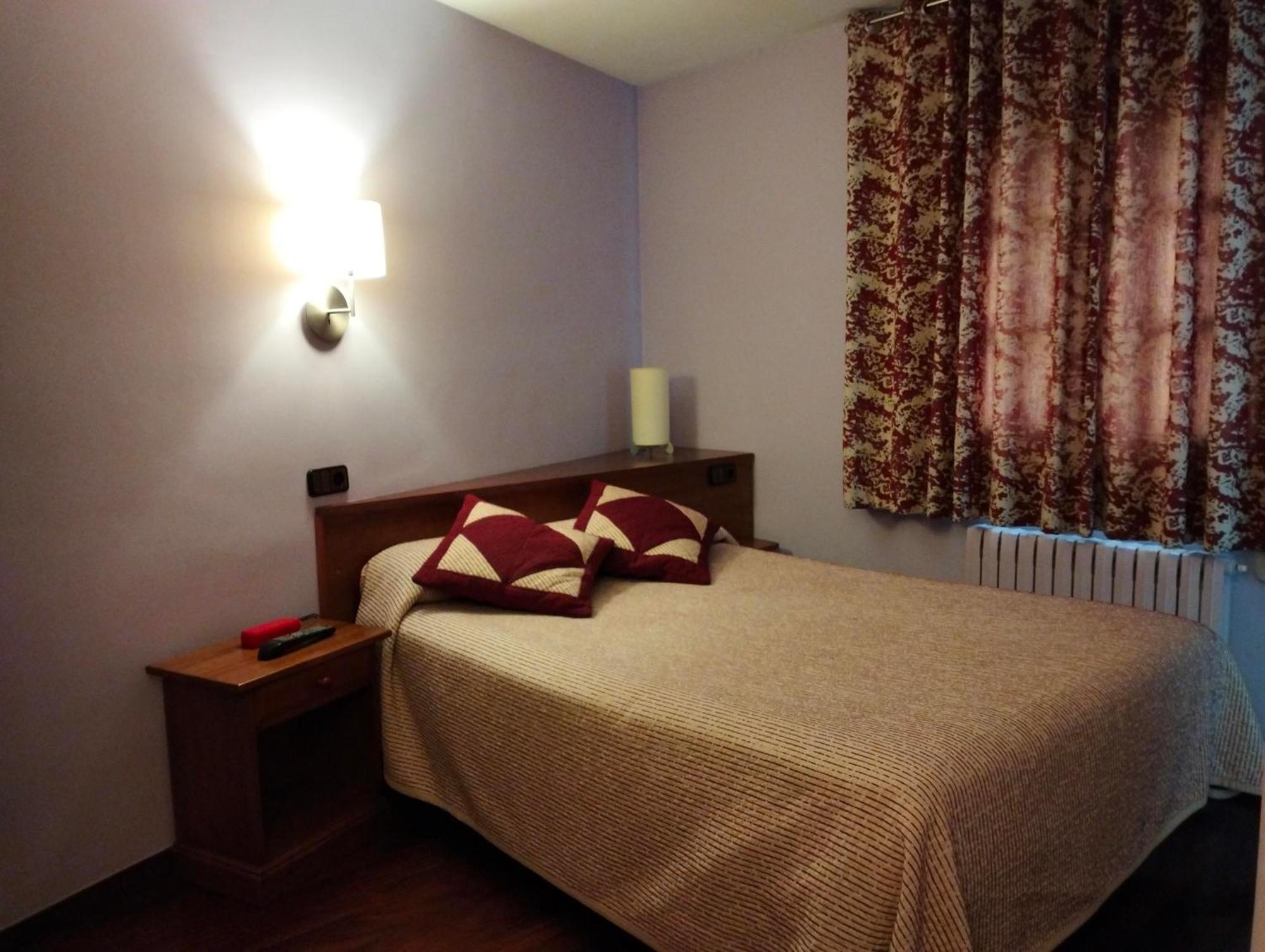 Hotel Aragueells Бенаске Екстер'єр фото