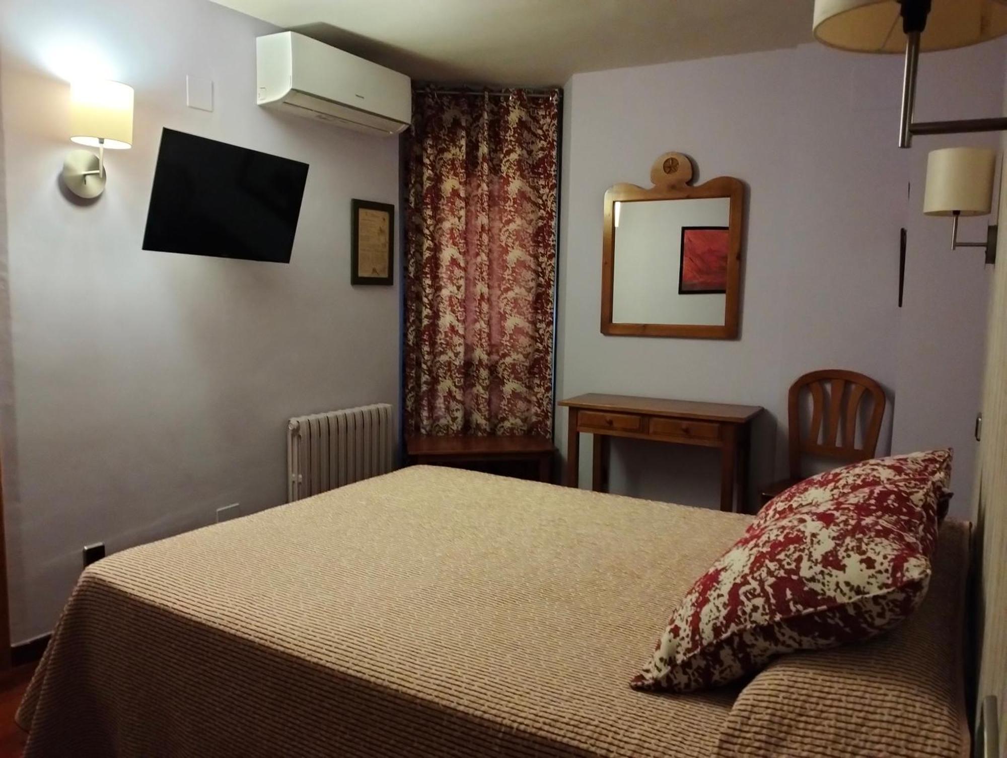 Hotel Aragueells Бенаске Екстер'єр фото