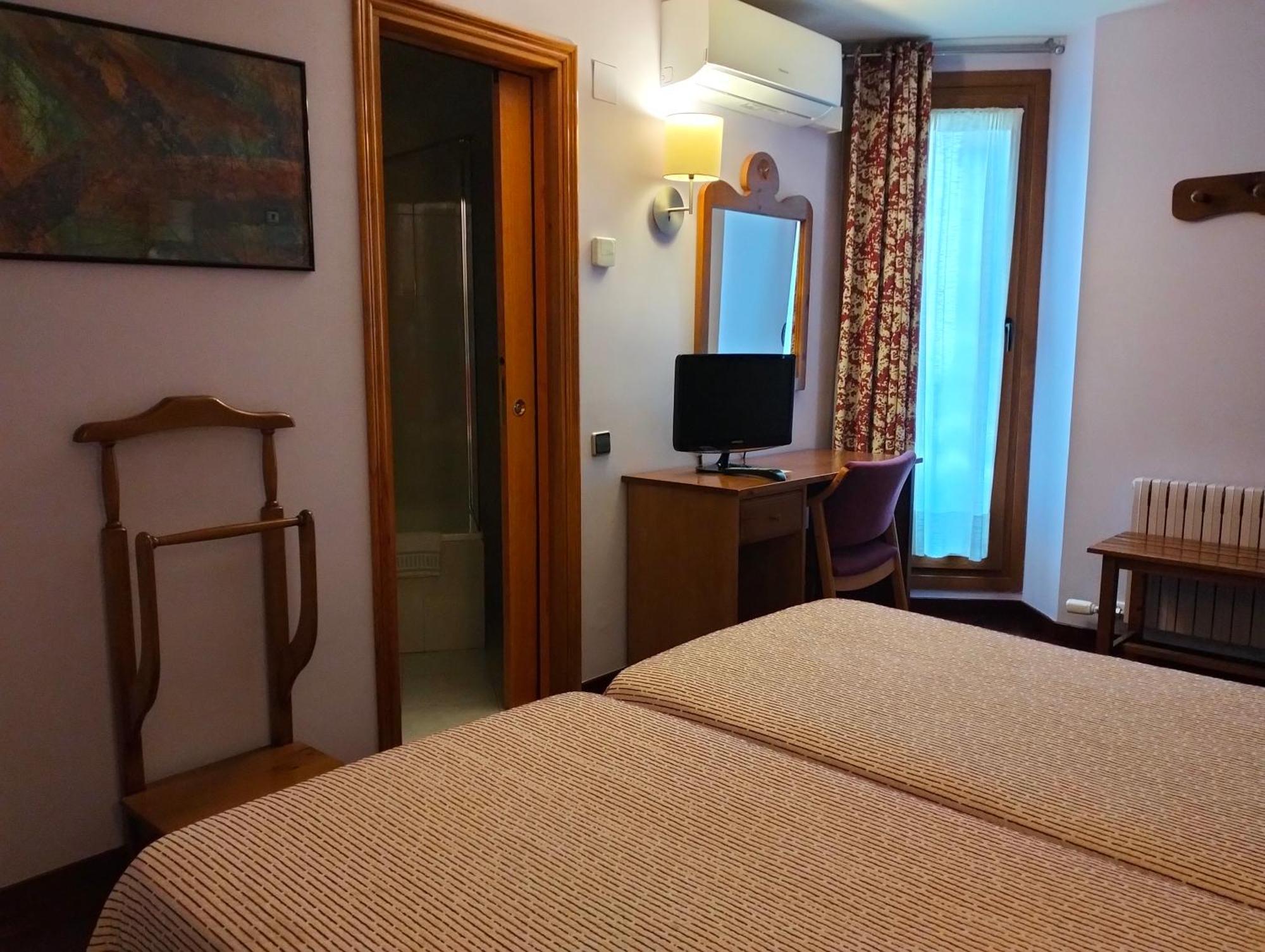 Hotel Aragueells Бенаске Екстер'єр фото