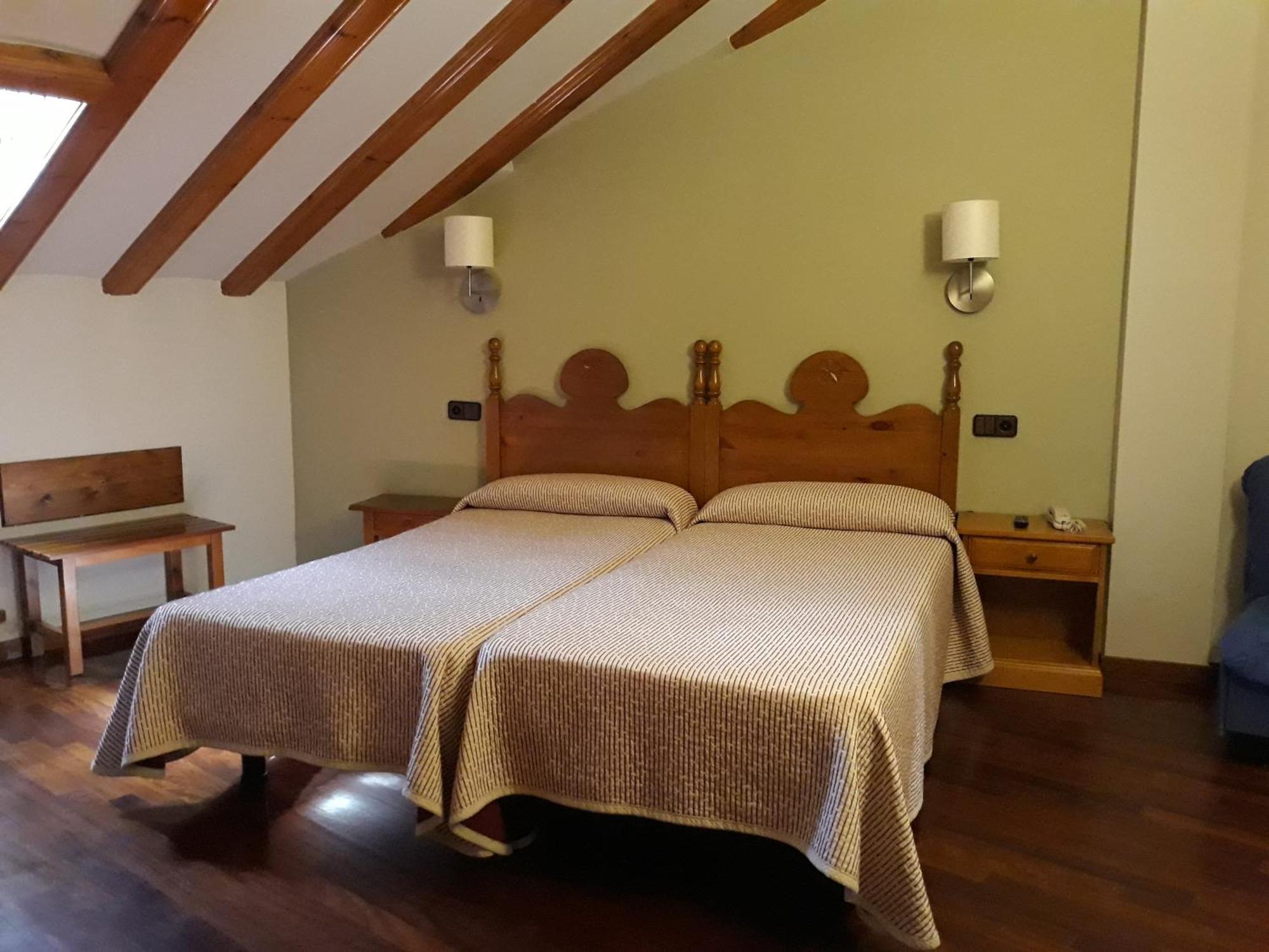 Hotel Aragueells Бенаске Екстер'єр фото