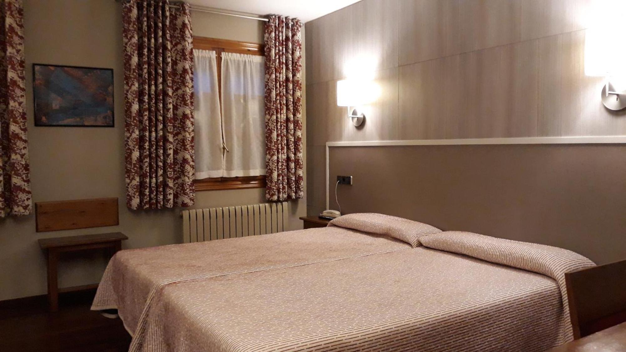 Hotel Aragueells Бенаске Екстер'єр фото