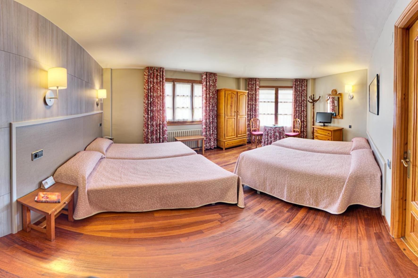Hotel Aragueells Бенаске Екстер'єр фото