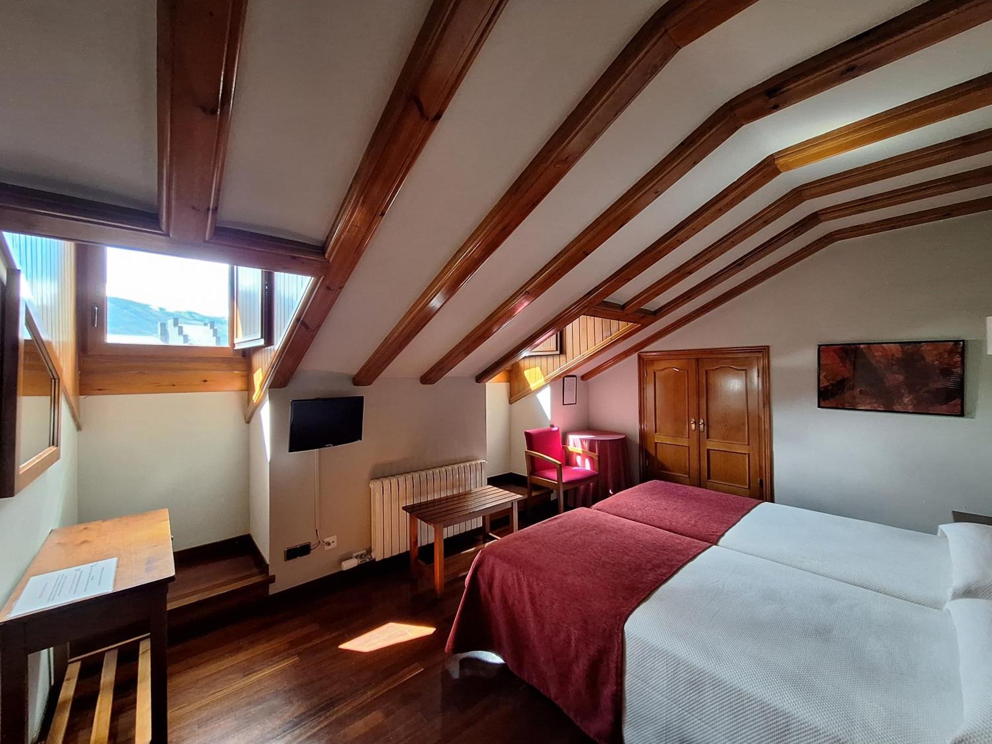 Hotel Aragueells Бенаске Екстер'єр фото