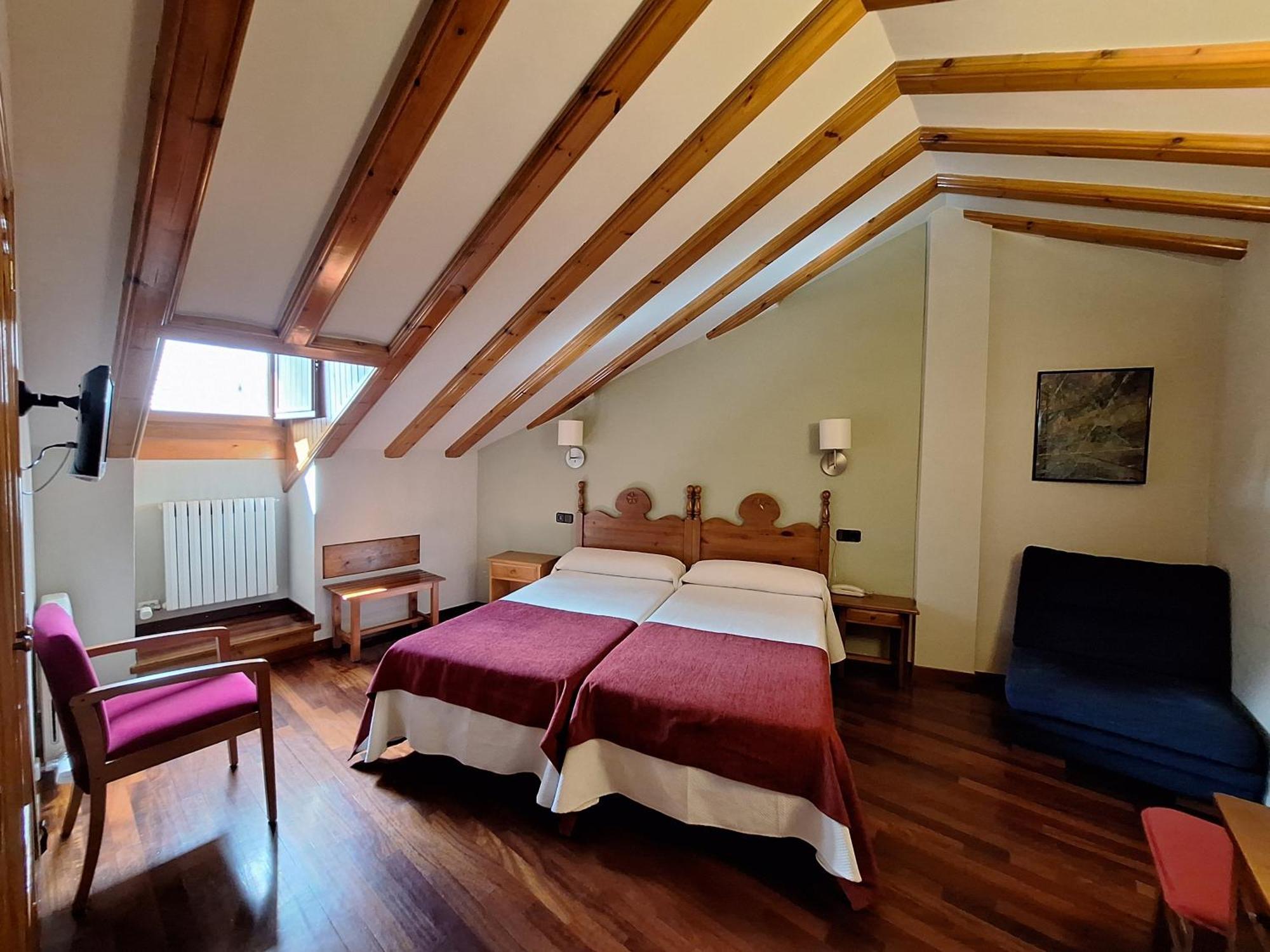 Hotel Aragueells Бенаске Екстер'єр фото
