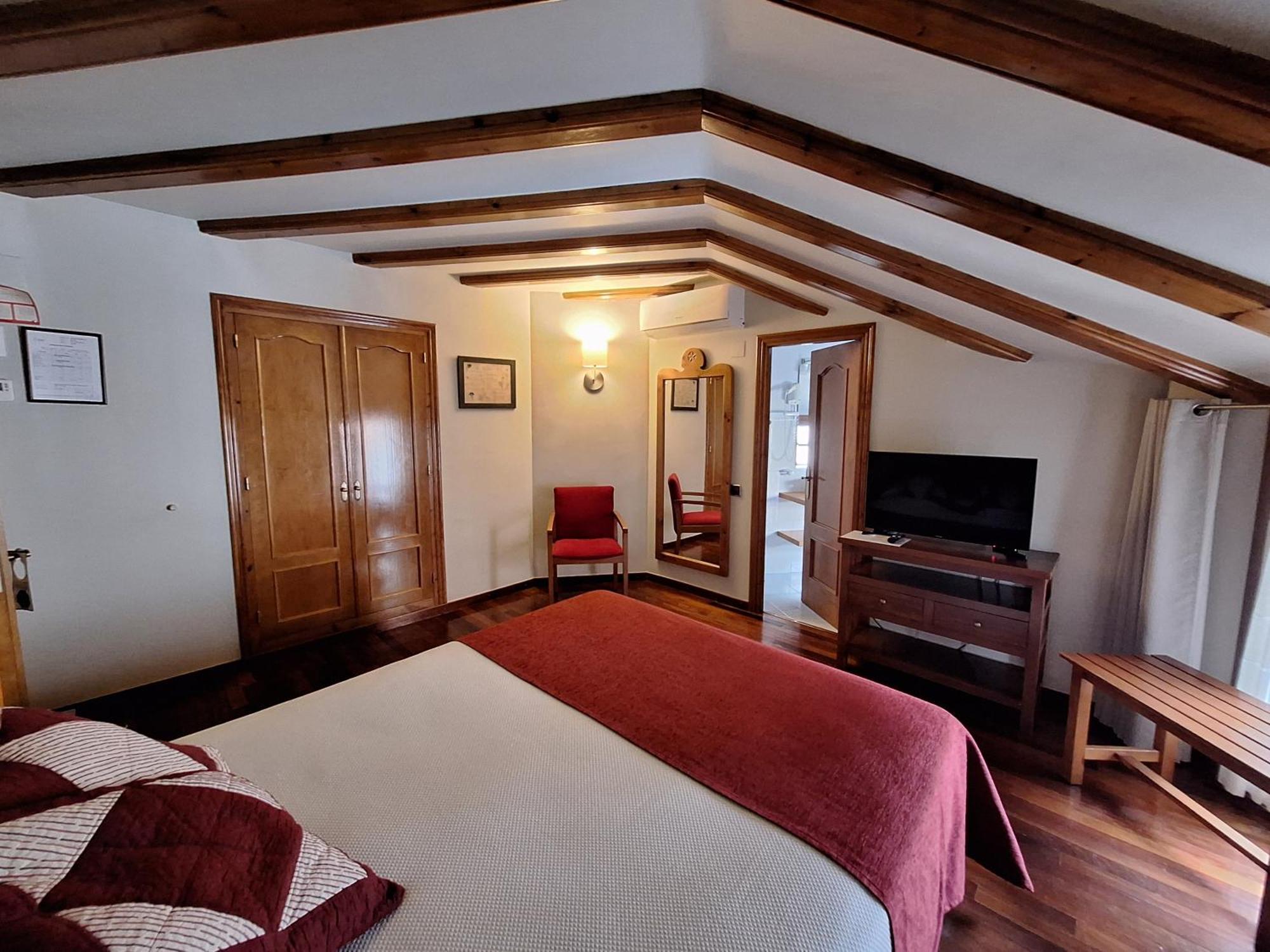 Hotel Aragueells Бенаске Екстер'єр фото