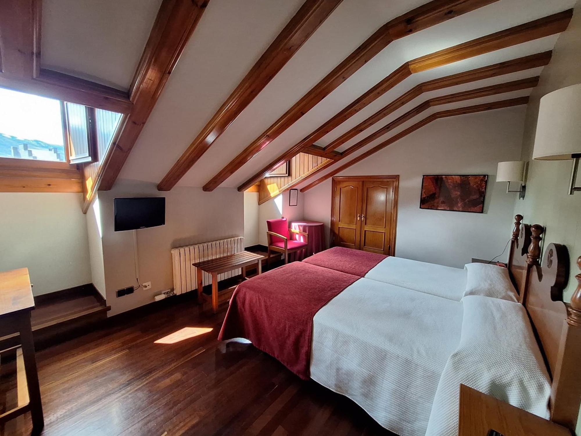 Hotel Aragueells Бенаске Екстер'єр фото