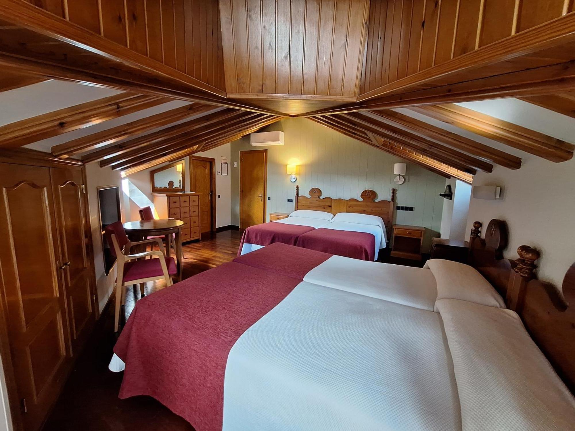 Hotel Aragueells Бенаске Екстер'єр фото