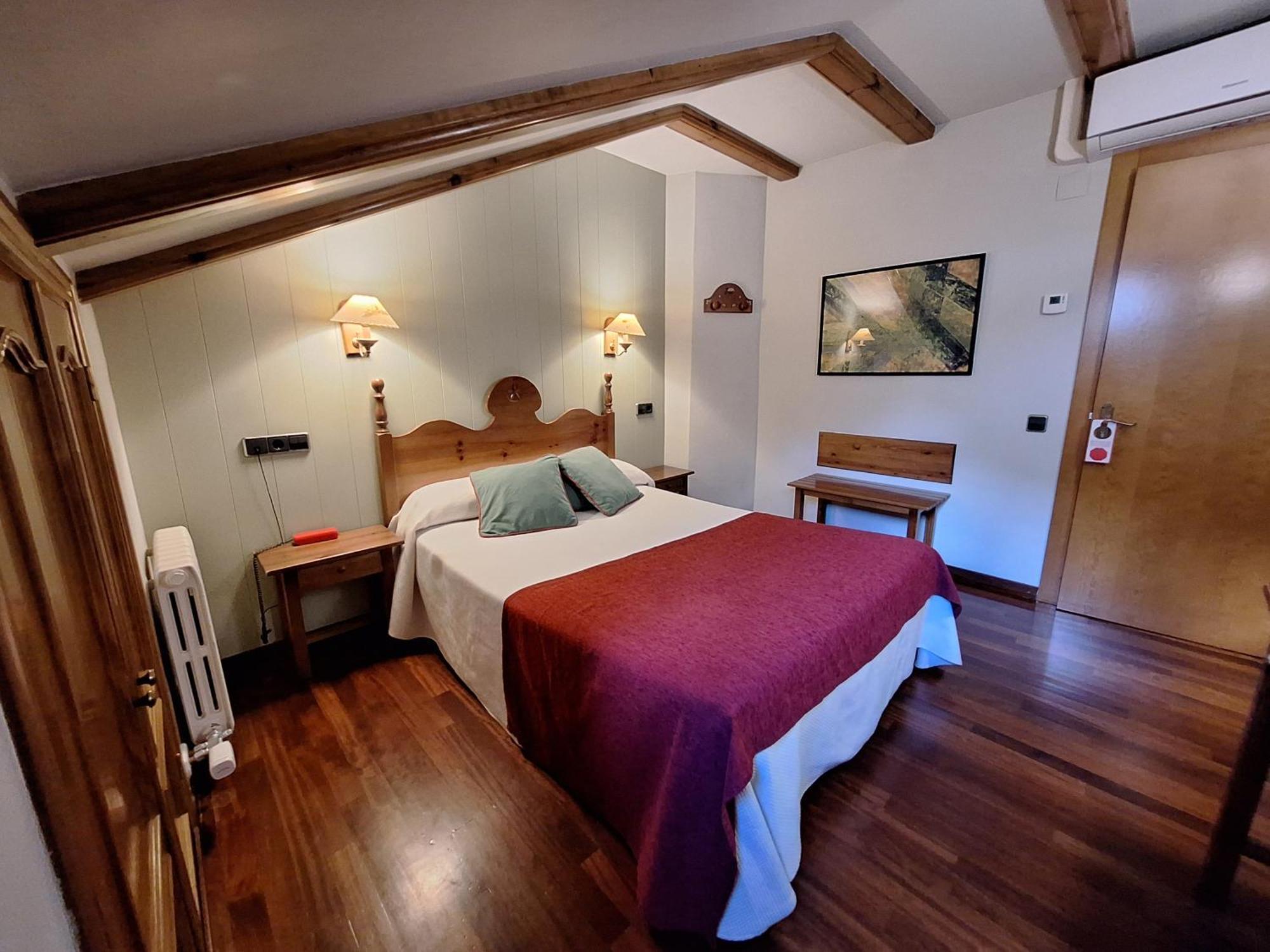 Hotel Aragueells Бенаске Екстер'єр фото