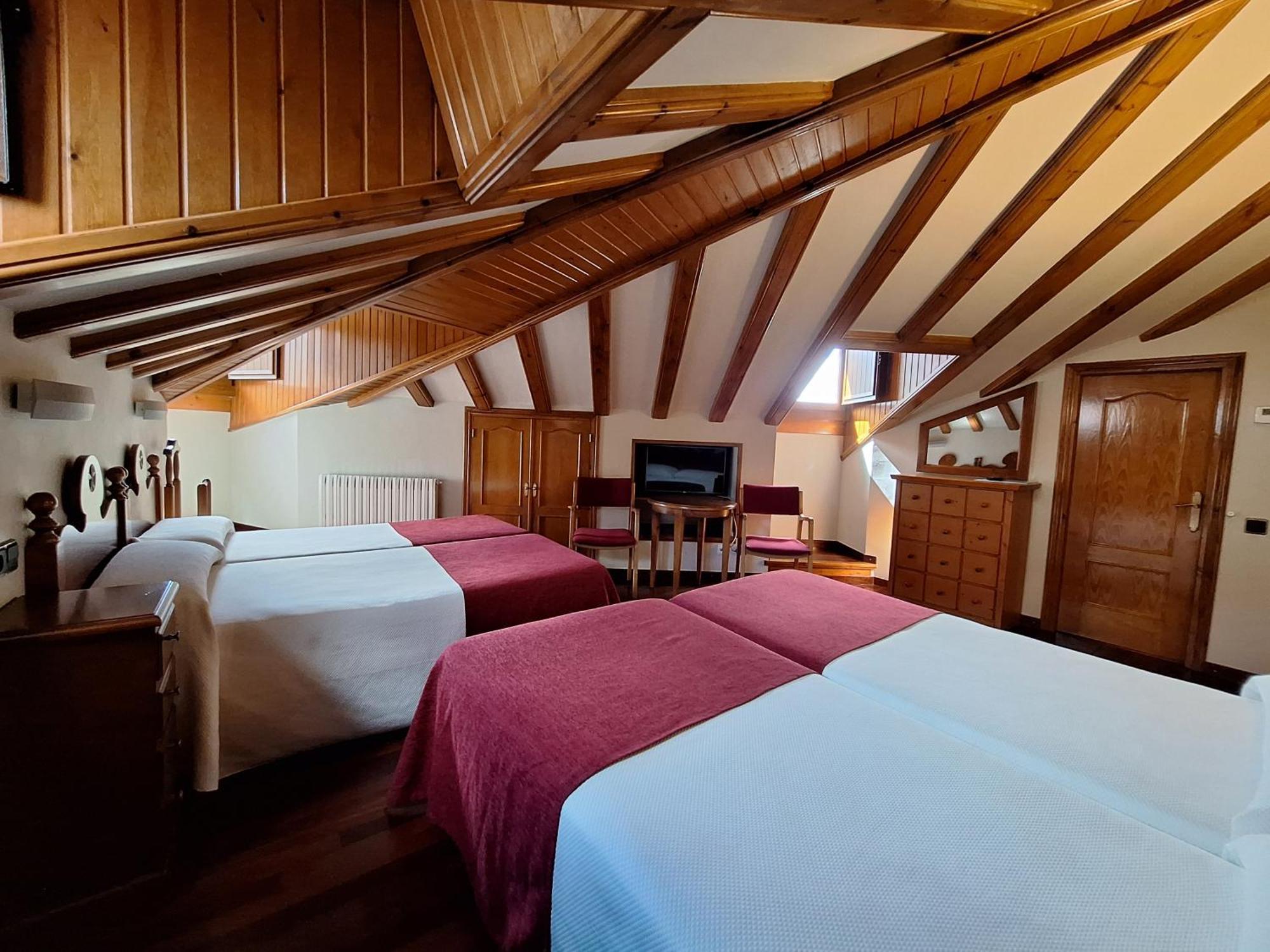 Hotel Aragueells Бенаске Екстер'єр фото