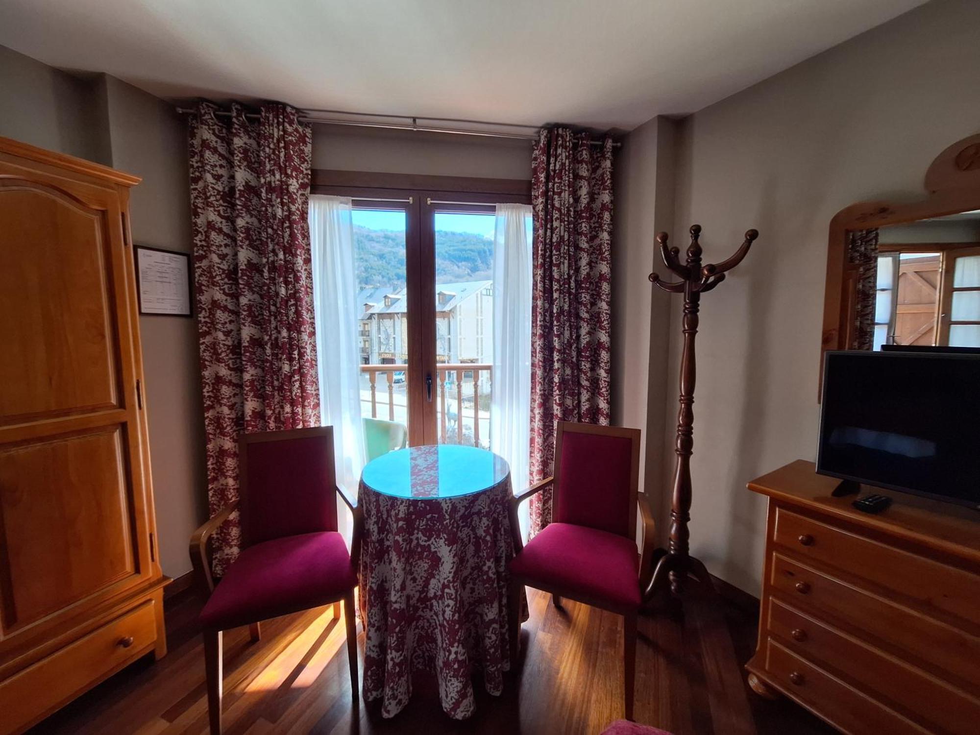 Hotel Aragueells Бенаске Екстер'єр фото