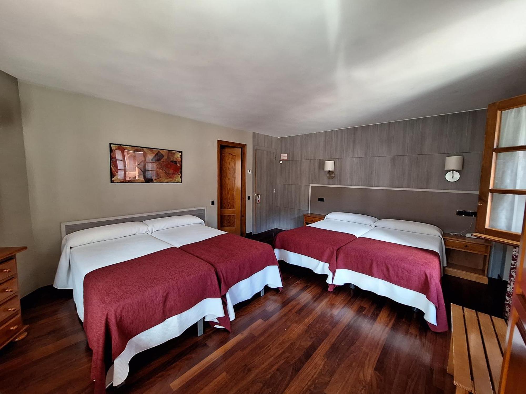 Hotel Aragueells Бенаске Екстер'єр фото
